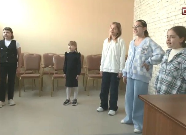 Сургутские артисты обустраивают новую площадку для выступлений