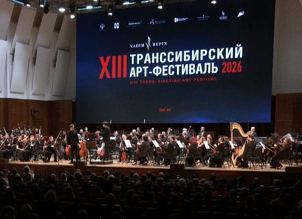 Эксцесс на сцене: Известный артист вышел из-под контроля во время выступления!