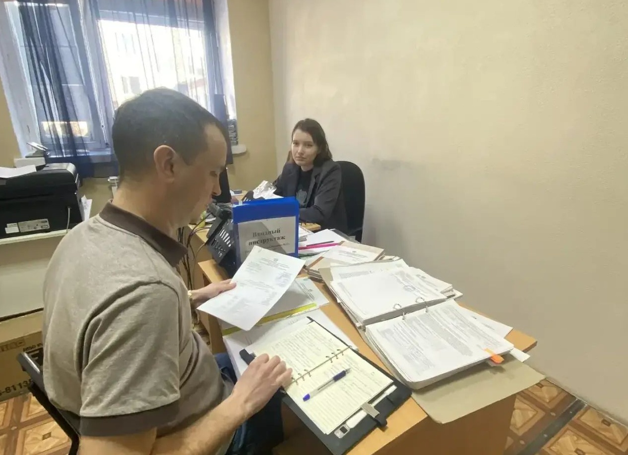 Саратовский депутат предлагает лишить Малинина заработка в России. Недоумевающий артист пытается отмолчаться