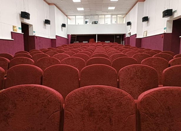 В Тюмени отменили концерт Лолиты (она принимала участие в «голой вечеринке»)